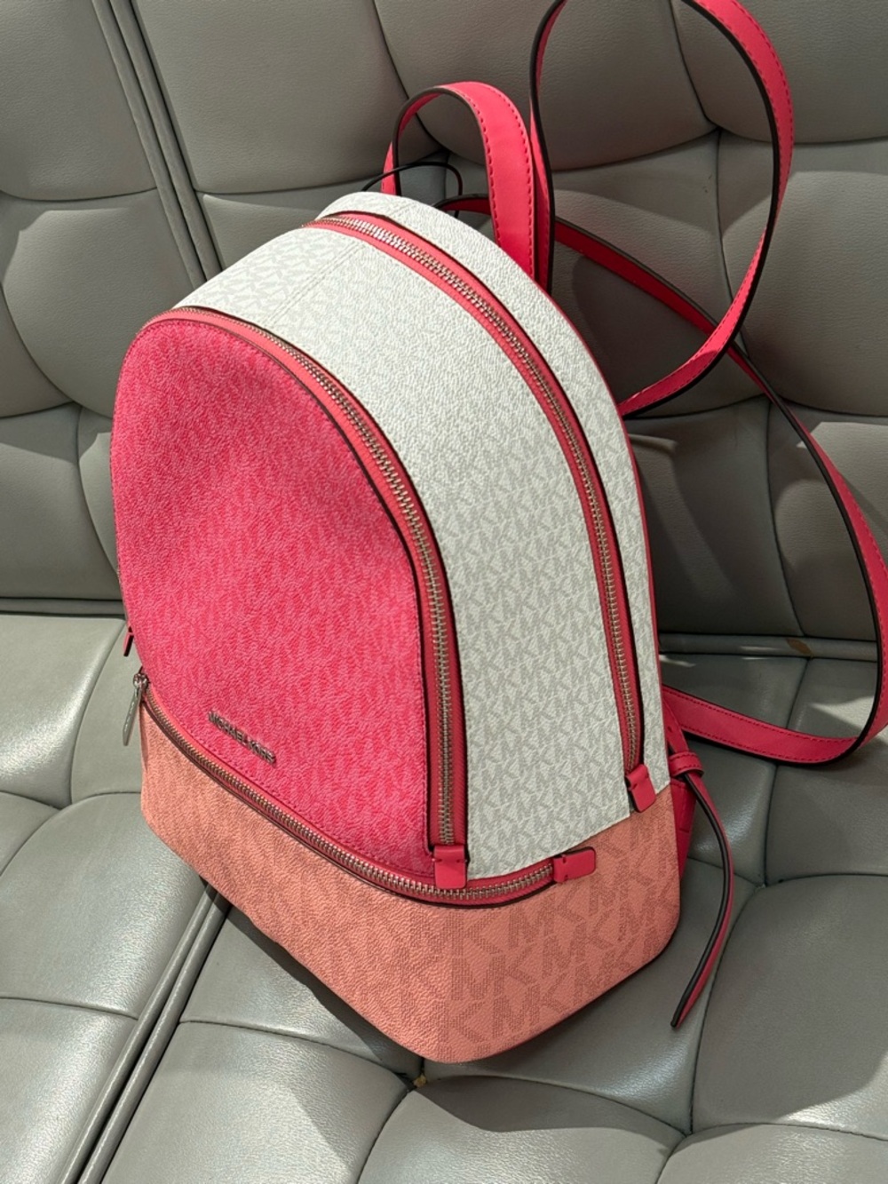 MICHAEL KORS Rhea Medium Color-Block Signature Logo Backpack - Picture 3 of 10